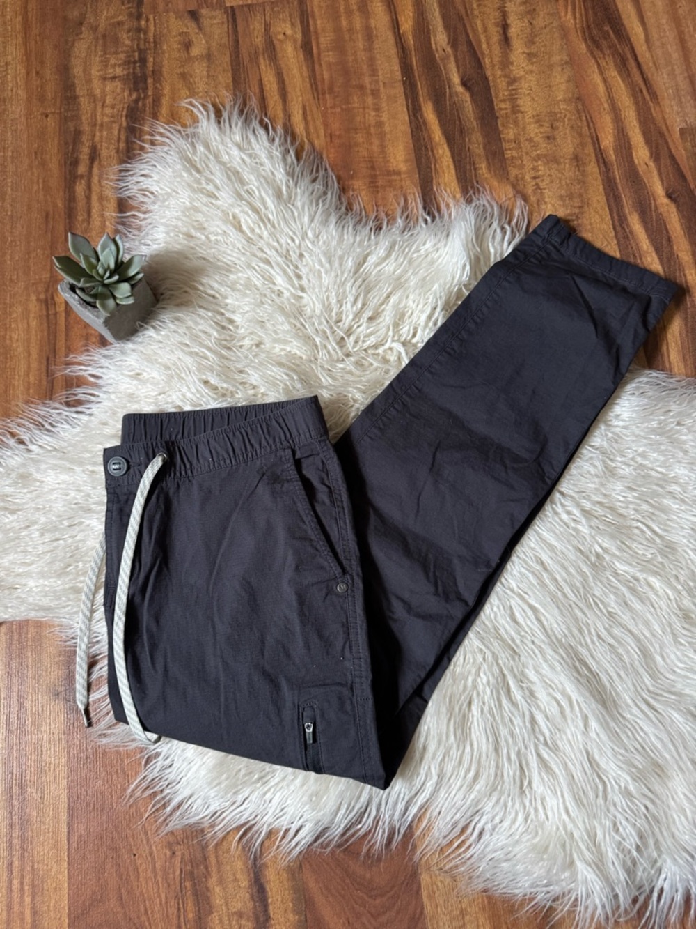 Vuori Women’s Ripstop Tapered Drawstring Pants Charcoal Gray